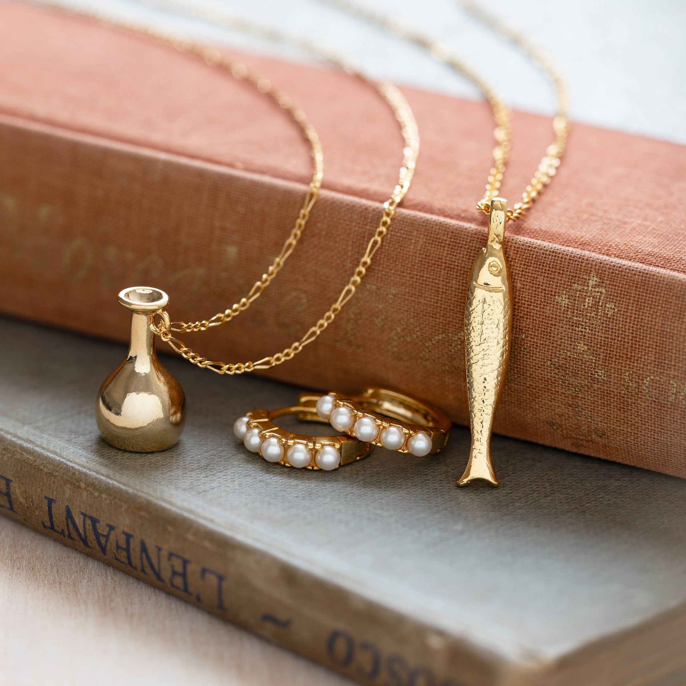 Exquisite vintage jewelry showcasing timeless elegance for sophisticated style and classic charm.