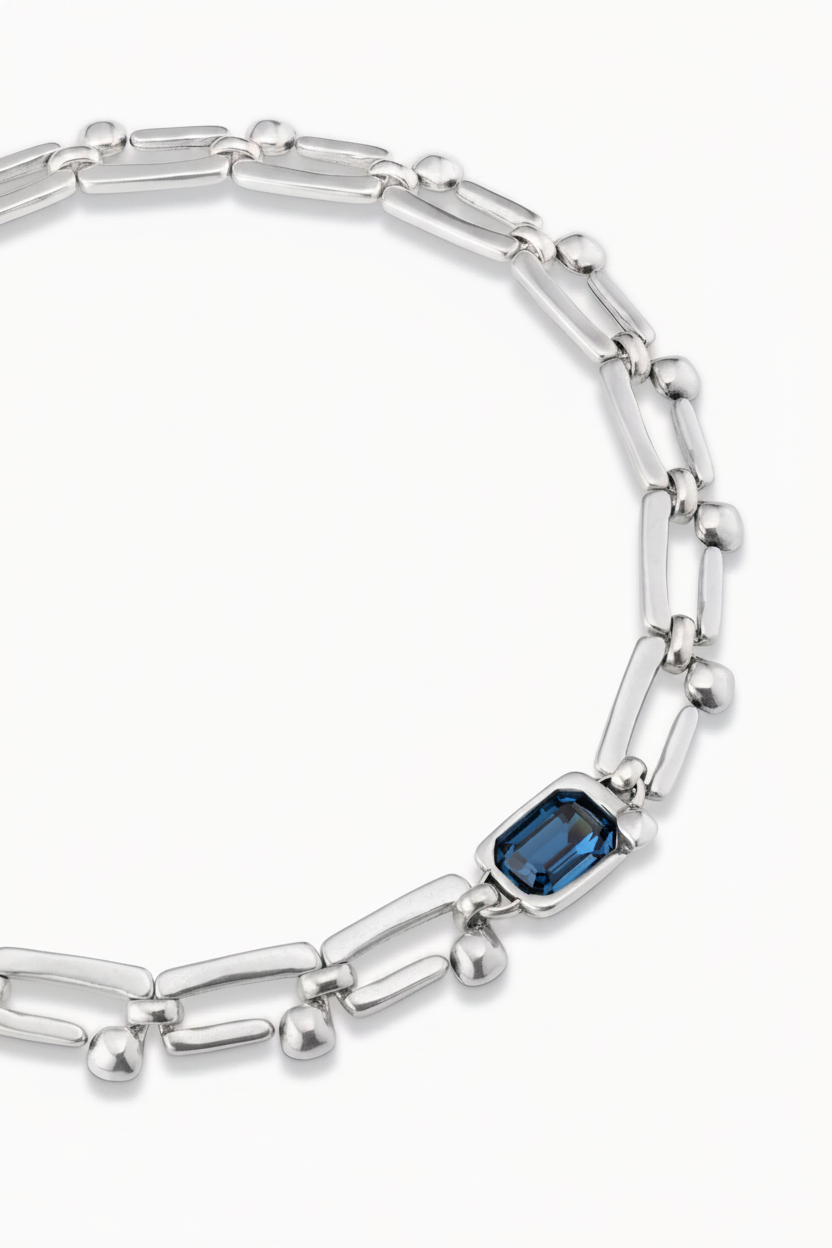 Closeup of UNOde50 Unconventional Silver Necklace | Artisans